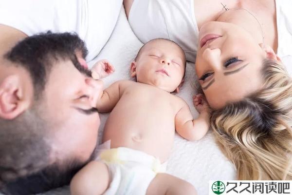 父爱向左，母爱向右
