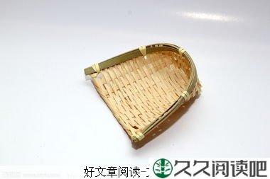 母亲膝上的簸箕