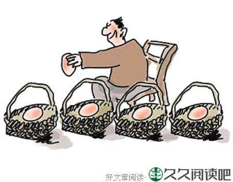 把鸡蛋放在一个篮子里并看好它